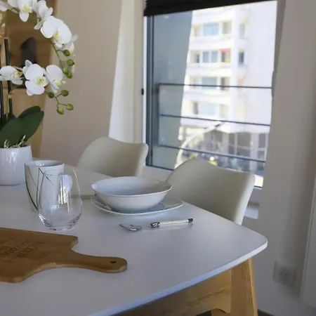 Apartment La Plume Vue 3 Etoiles - Garage Prive, Secteur Recherche, Moderne & Equipe, 6 Personnes