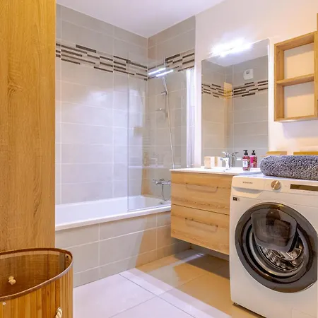 La Plume Vue 3 Etoiles - Garage Prive, Secteur Recherche, Moderne & Equipe, 6 Personnes