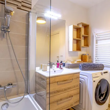 Apartment La Plume Vue 3 Etoiles - Garage Prive, Secteur Recherche, Moderne & Equipe, 6 Personnes *